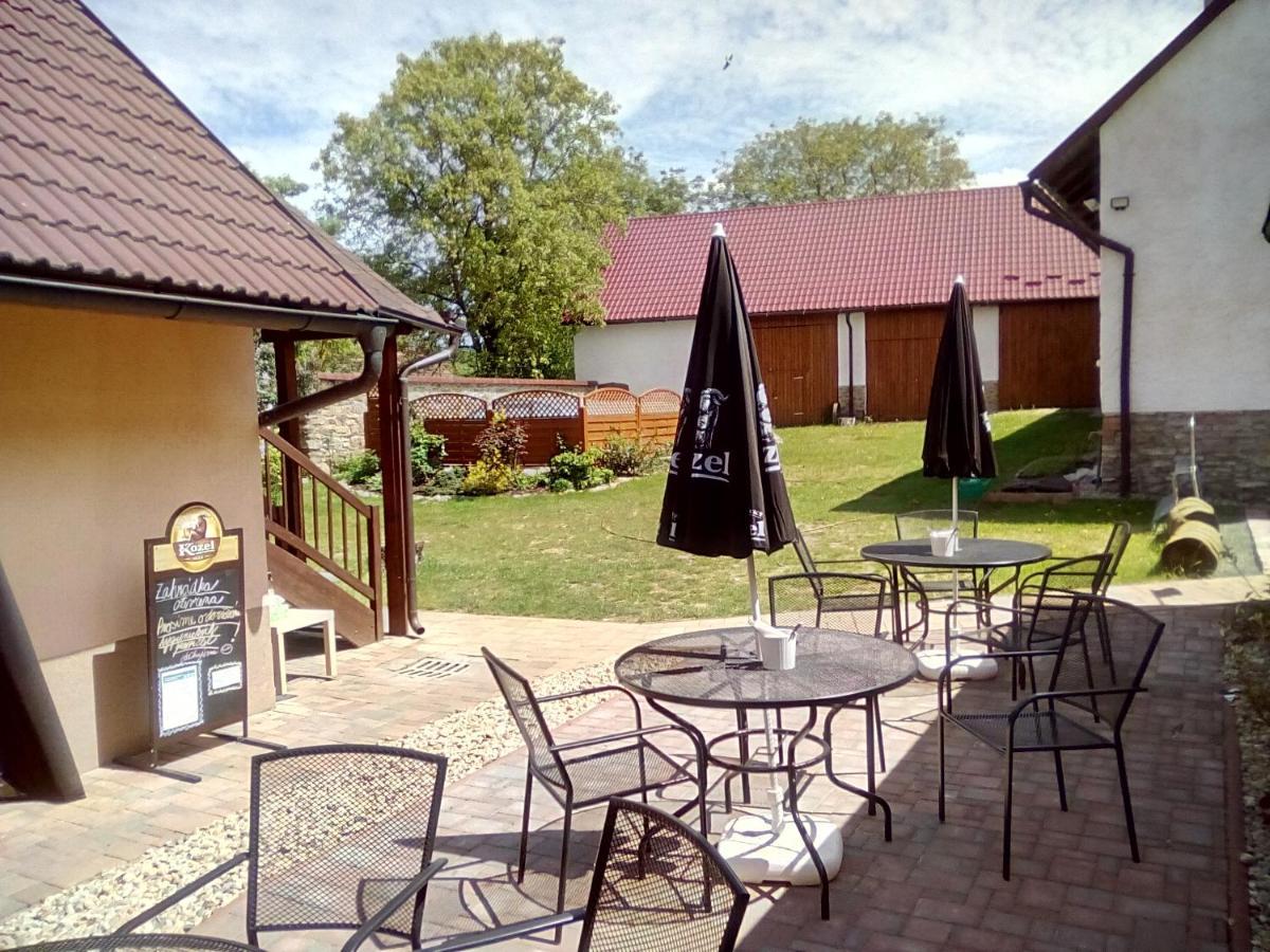 Hostinec U Janatu S Ubytovanim Cestin Ngoại thất bức ảnh